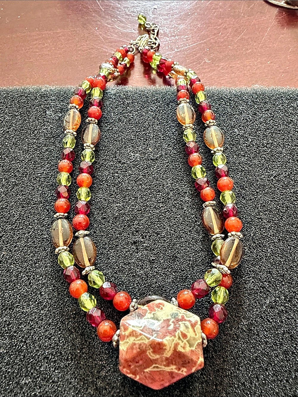 Brand not known Beaded Pendant Necklace in Red & Green Like New